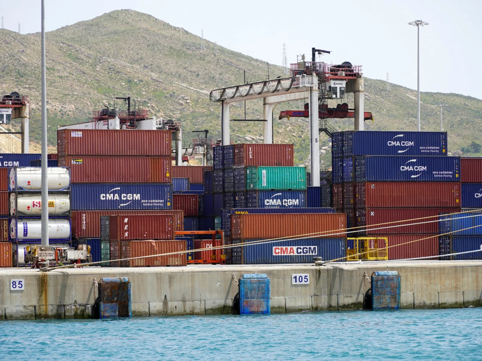 المغرب يفتتح محطة ميناء الناظور قريباً ويوسع طنجة المتوسط
