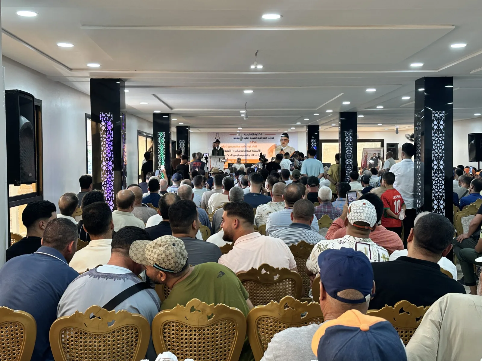 ابن كيران يستقبل بحفاوة في مهرجان خطابي بالدريوش