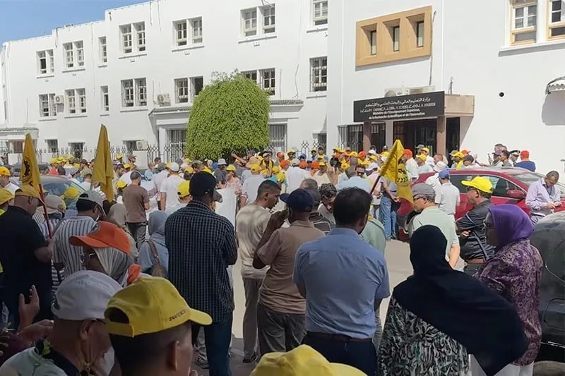 جالية مغربية تعتني بمسجد في إقليم الدريوش