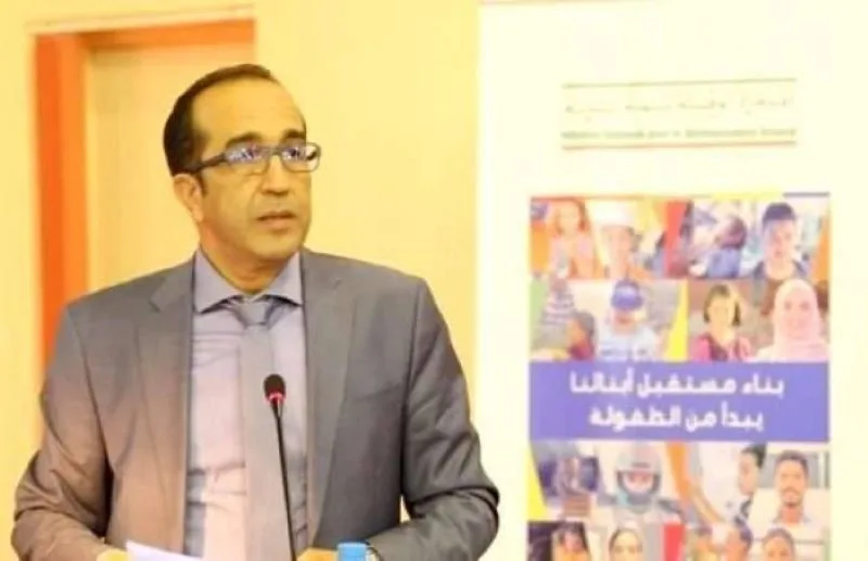 عامل الحسيمة يوبخ مدير الأحياء الجامعية بسبب تأخر حي آيت قمرة