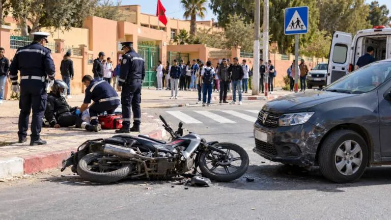إصابة سائق دراجة نارية في اصطدام قرب إعدادية الزرقطوني بأزغنغان