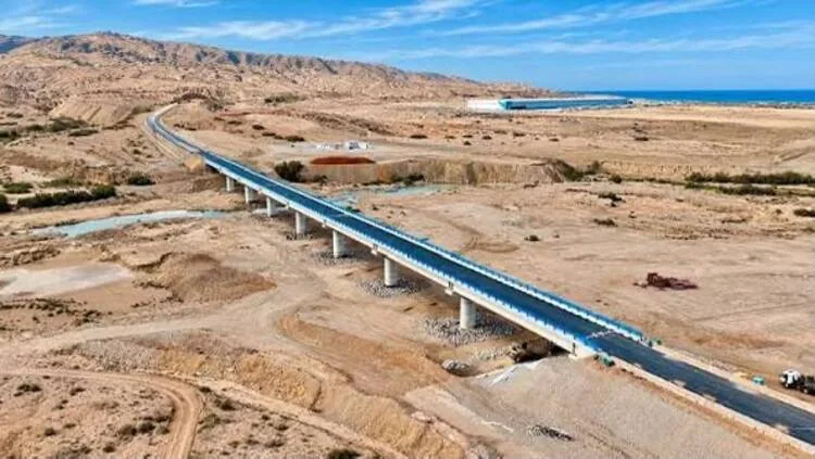 قنطرة واد كرت بالناظور تقترب من فتح طريق جديد نحو الميناء