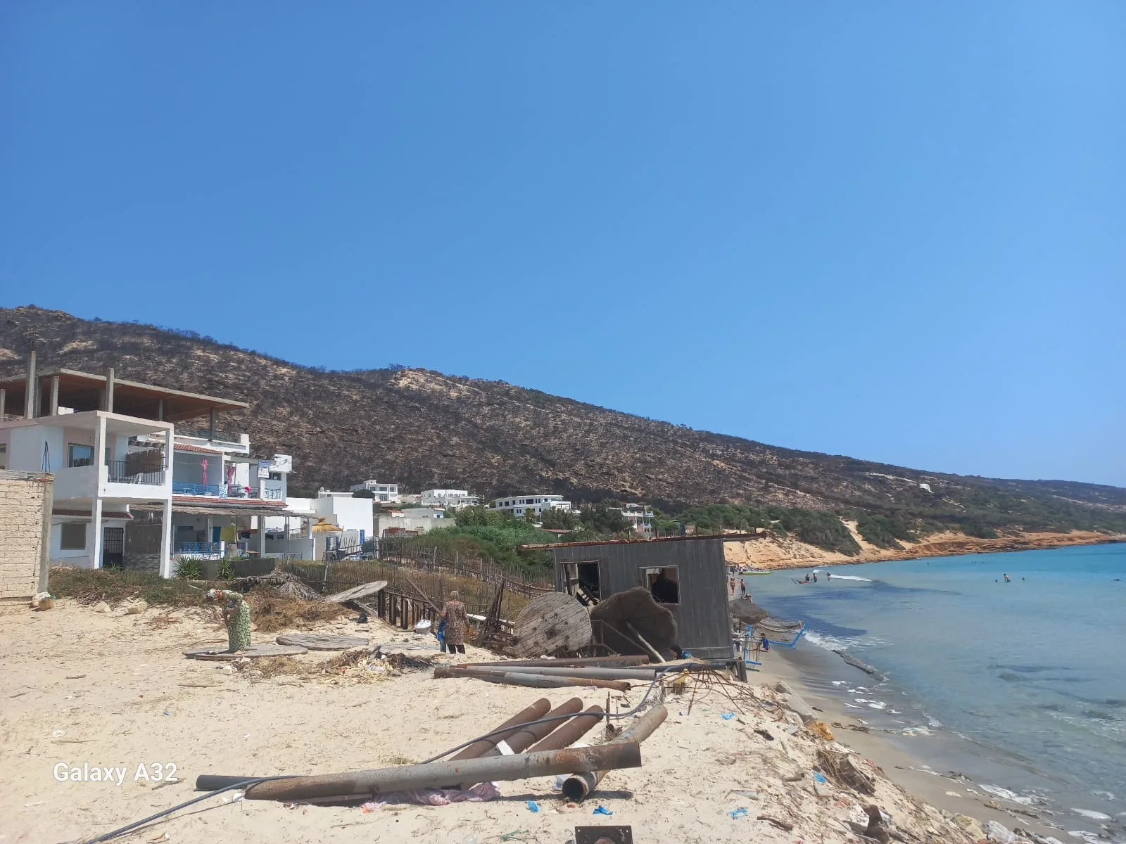 حرائق جبل الناظور بتونس تحول الغطاء الغابي إلى رماد