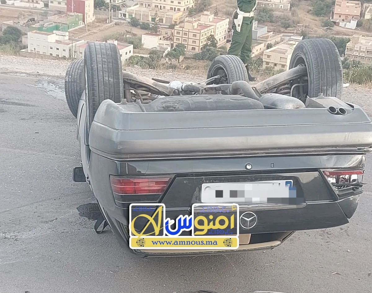 انقلاب سيارة بمنطقة العري يخلف إصابتين