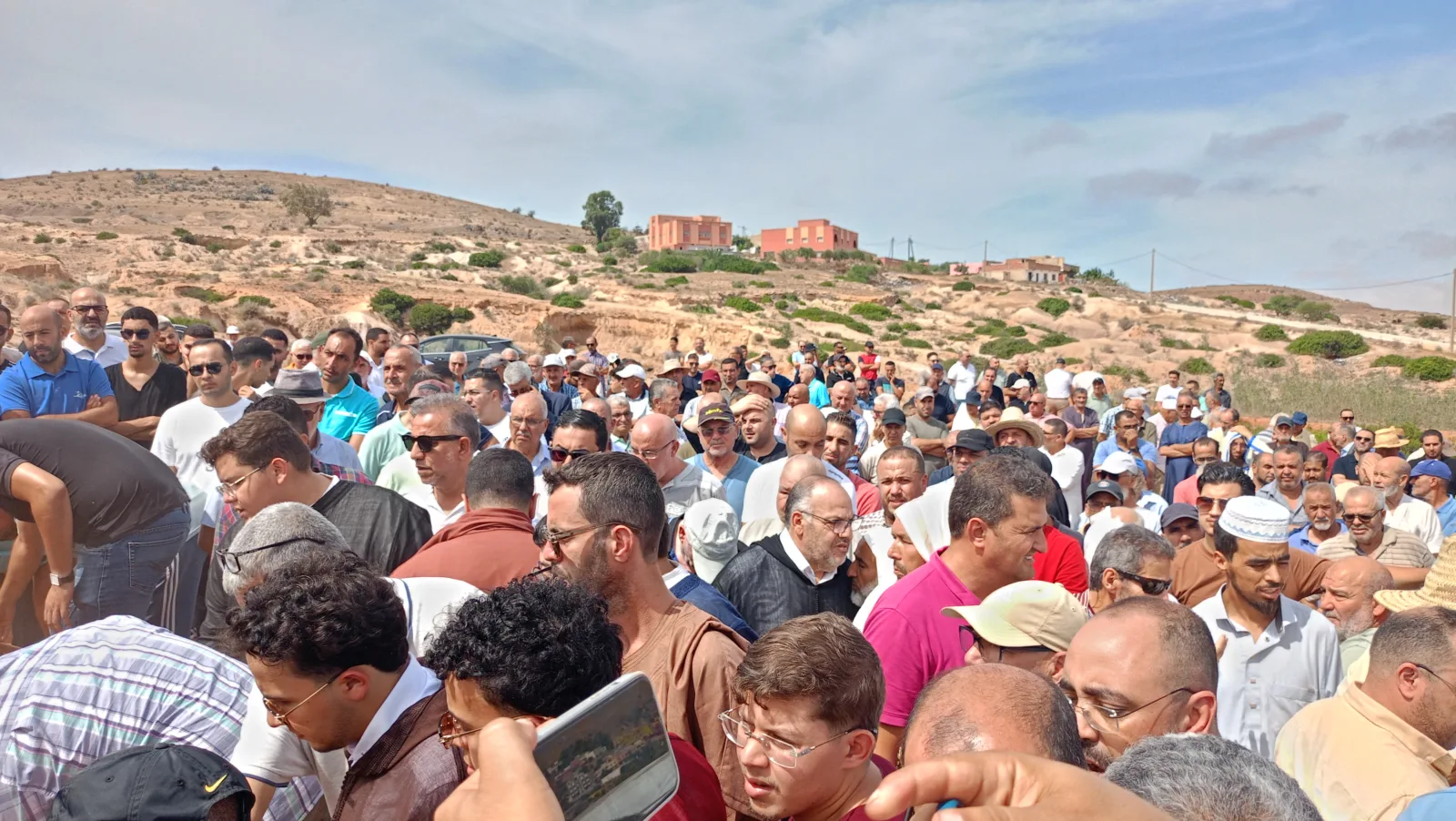 بني أنصار: جنازة مهيبة لوالدة رئيس الجماعة حليم فوطاط