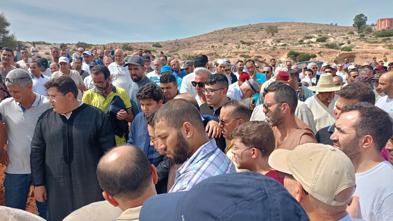 بني أنصار: جنازة مهيبة لوالدة رئيس الجماعة حليم فوطاط