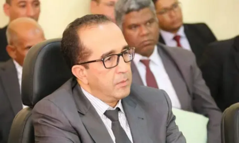 مستشار بالحسيمة يطالب بتحقيق في صفقة إصلاح الحفر